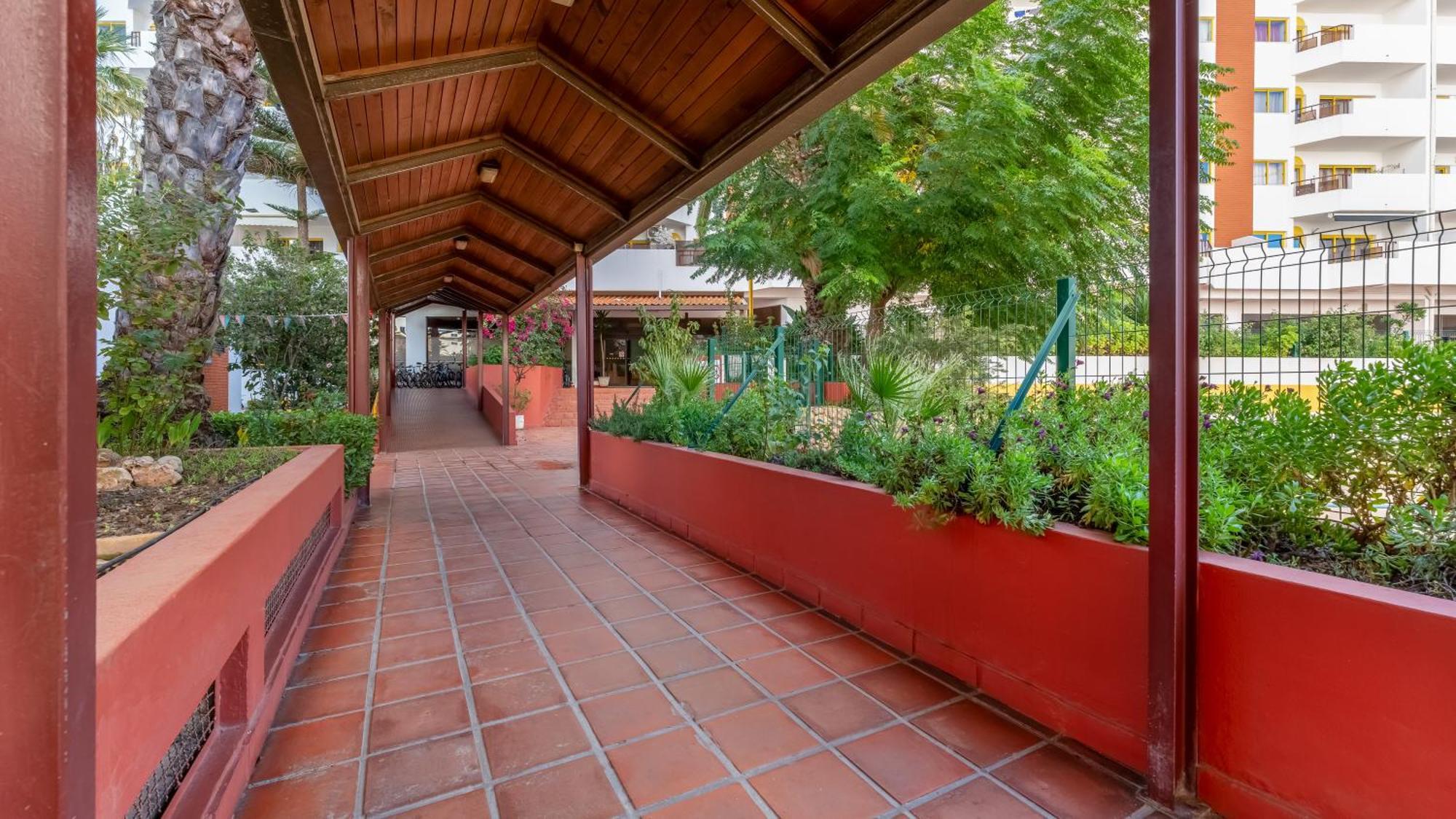 Red Velvet 1 Bdr Flat With Balcony By Lovelystay Portimão Exterior photo