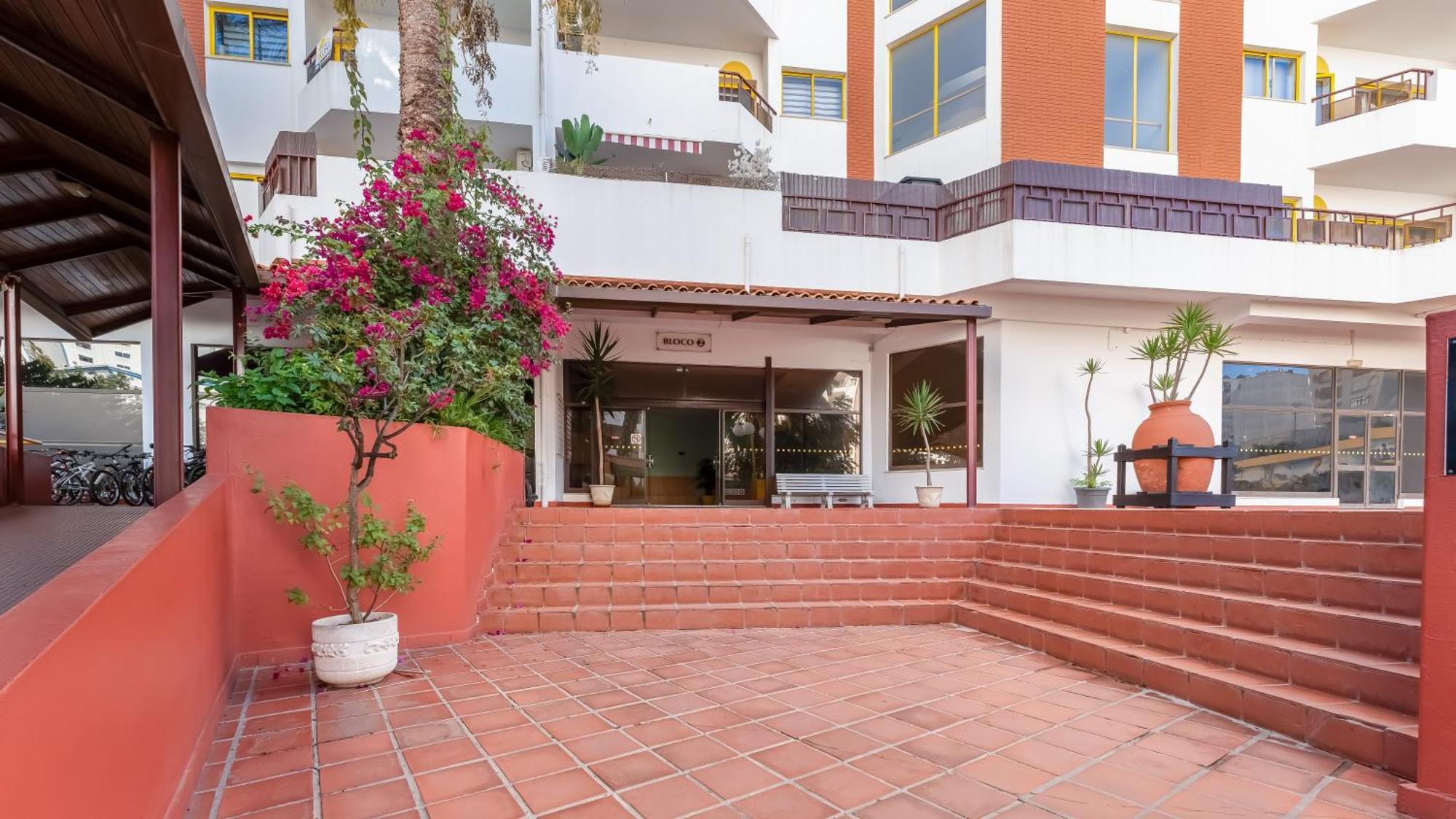 Red Velvet 1 Bdr Flat With Balcony By Lovelystay Portimão Exterior photo