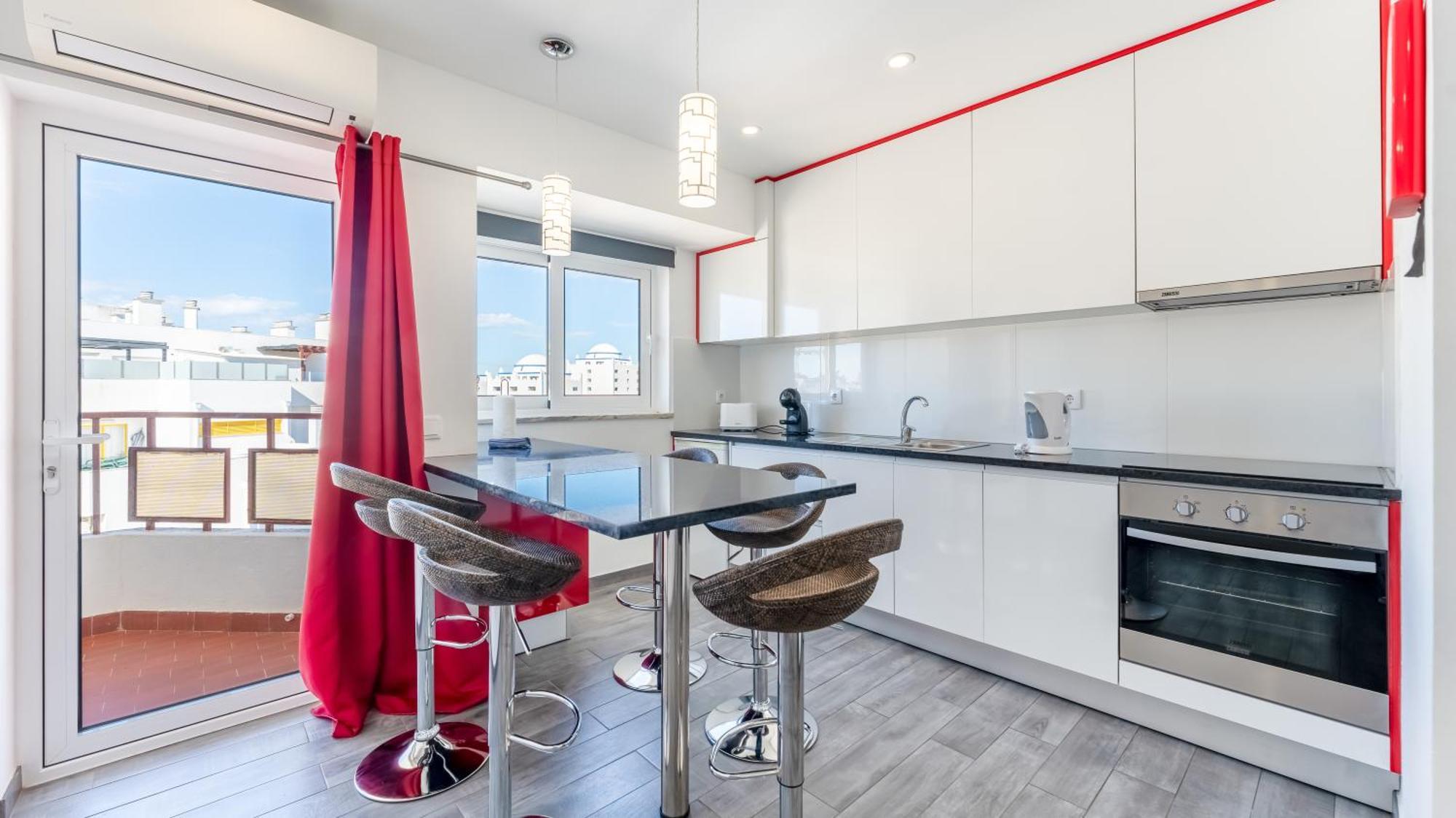 Red Velvet 1 Bdr Flat With Balcony By Lovelystay Portimão Exterior photo