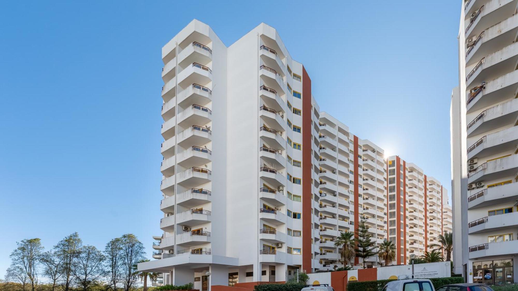 Red Velvet 1 Bdr Flat With Balcony By Lovelystay Portimão Exterior photo
